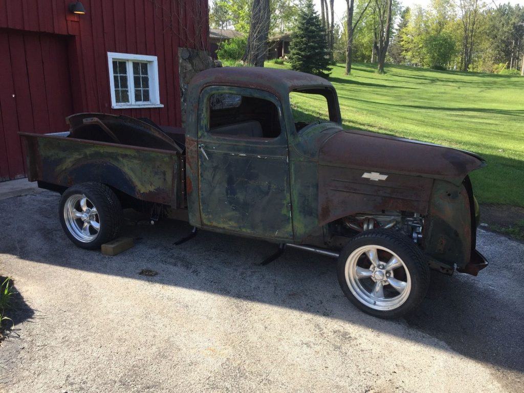 Little rust 1937 Chevrolet Pickups project