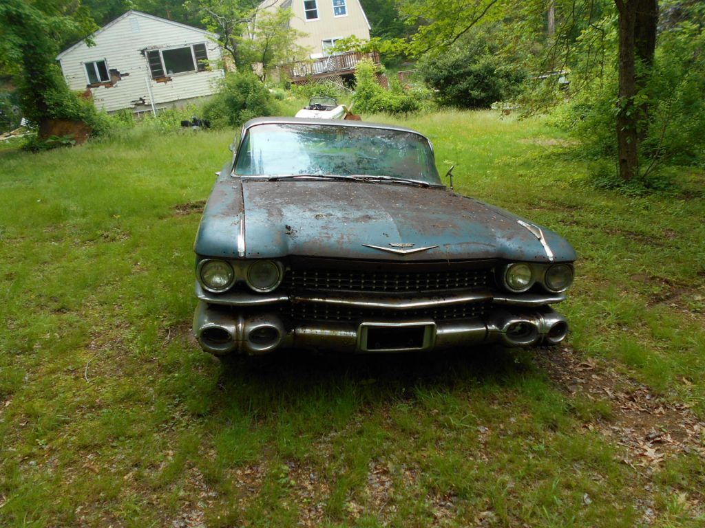Needs total frame off 1959 Cadillac Deville Coupe project