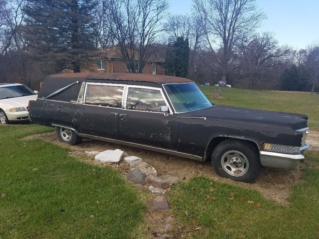 needs work 1970 Cadillac DeVille hearse project