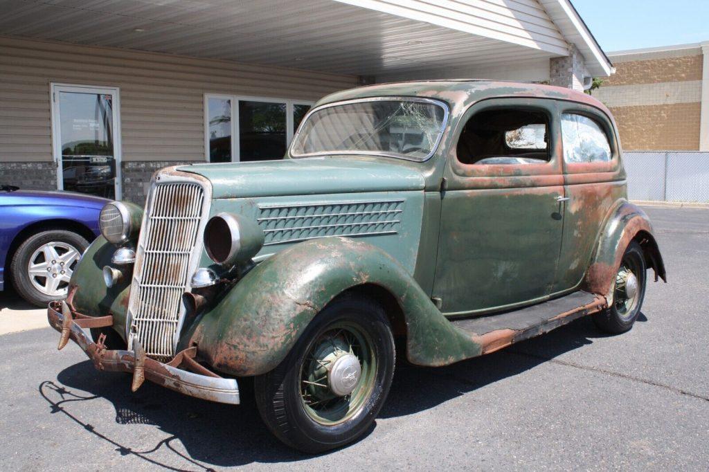 1935 Ford Deluxe 2 Door Sedan project [barn find]