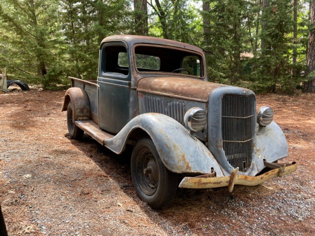 1935 Ford half ton pick up